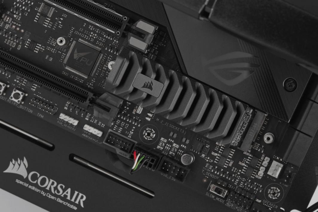 Dysk SSD Corsair MP600 PRO XT 1TB M.2 2280 PCI-E x4 Gen4 NVMe (CSSD-F1000GBMP600PXT)