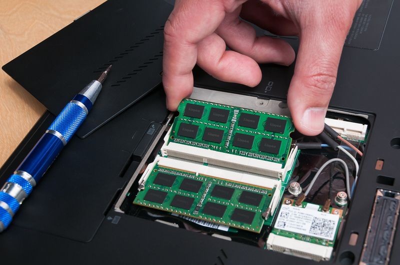 Pamięć do laptopa Kingston ValueRAM, SODIMM, DDR5, 16 GB, 5600 MHz, CL46 (KVR56S46BS8-16)