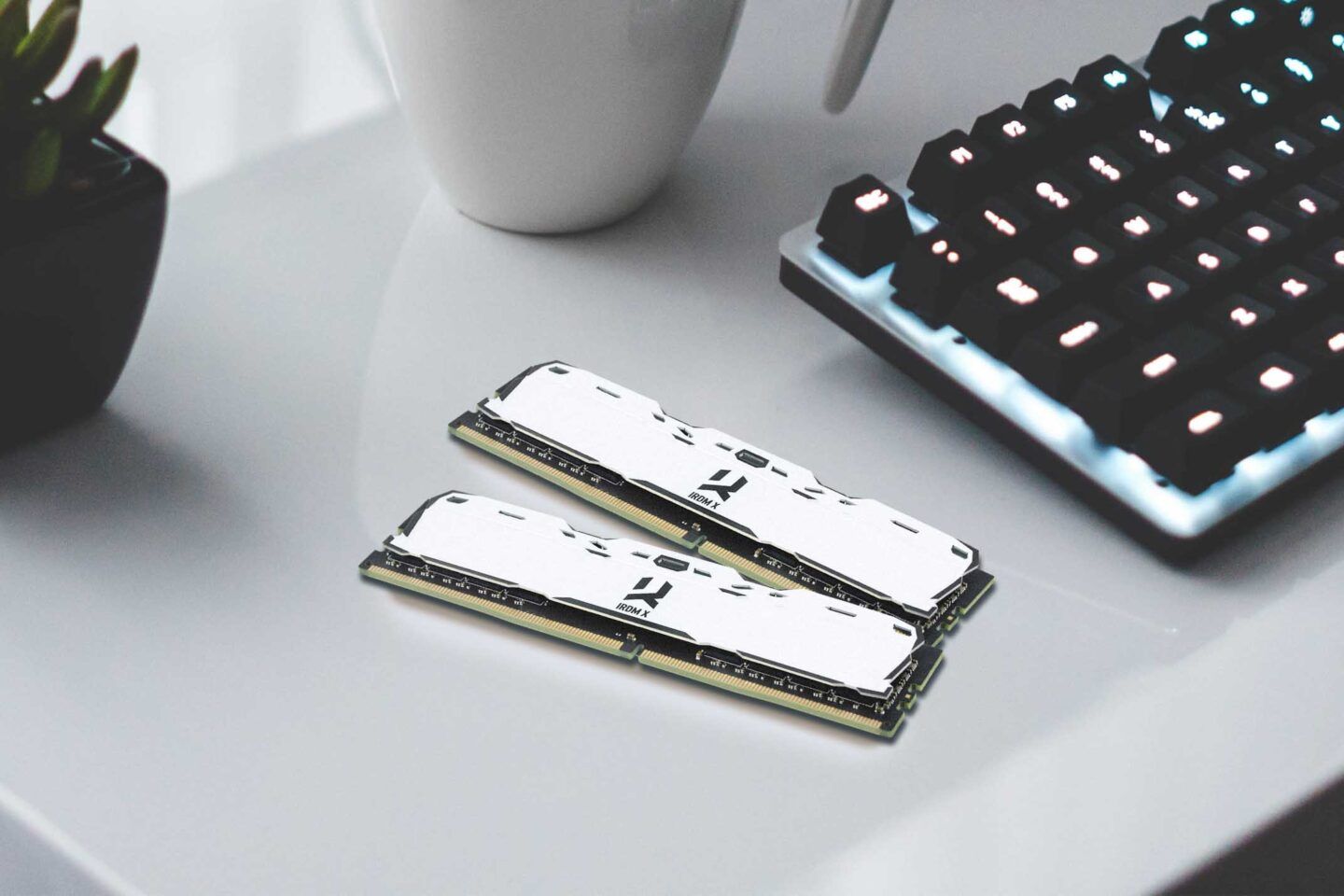 Pamięć GoodRam IRDM X, DDR4, 16 GB, 3200MHz, CL16 (IR-X3200D464L16SA/16G)