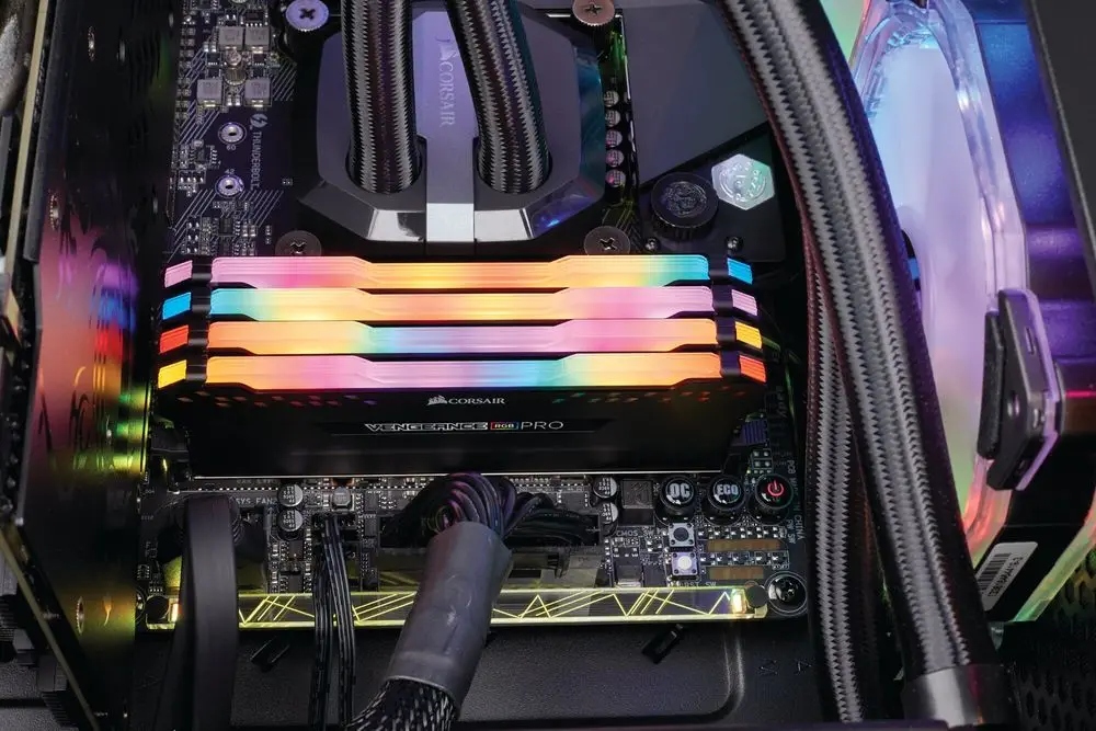 Pamięć Corsair Vengeance RGB PRO, DDR4, 8 GB, 3200MHz, CL16 (CMW8GX4M1Z3200C16)