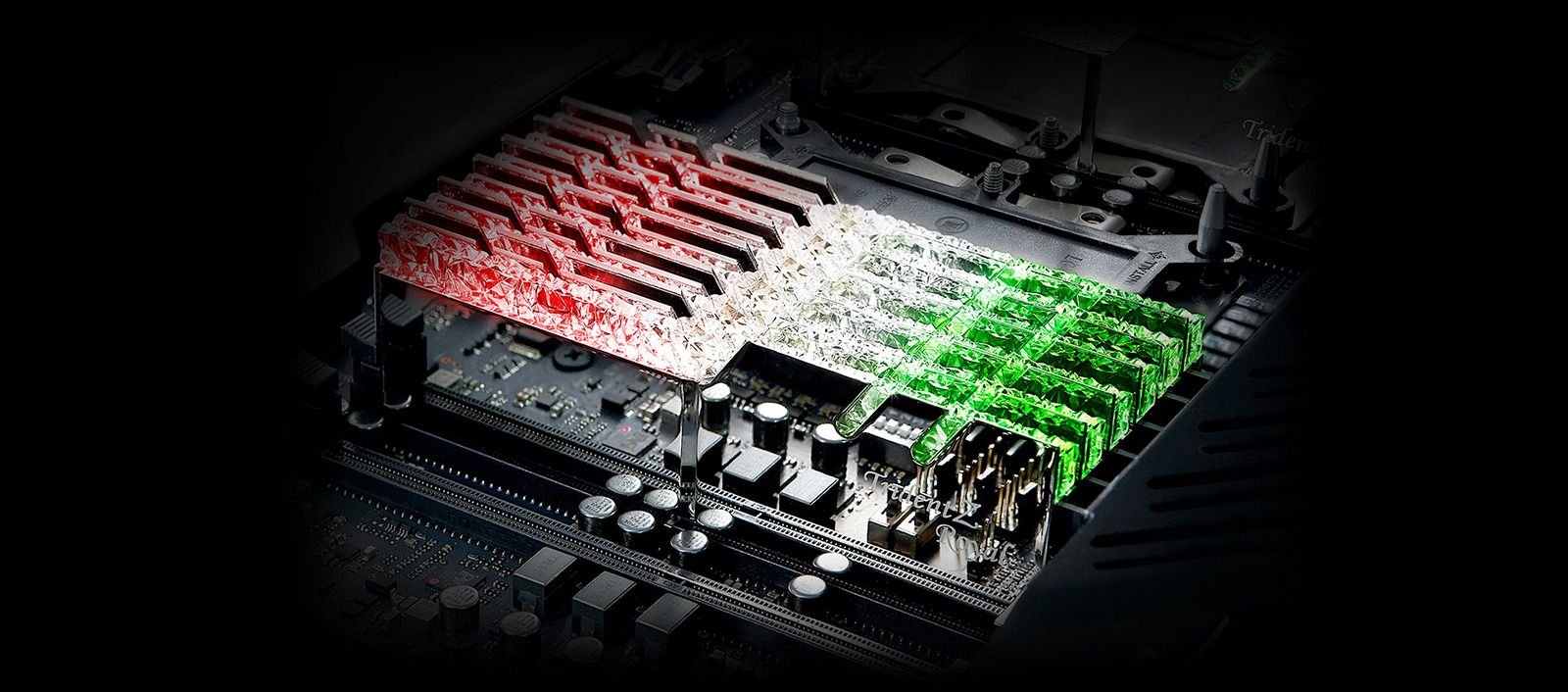 Pamięć G.Skill Trident Z Royal, DDR4, 32 GB, 3600MHz, CL18 (F4-3600C18D-32GTRS)