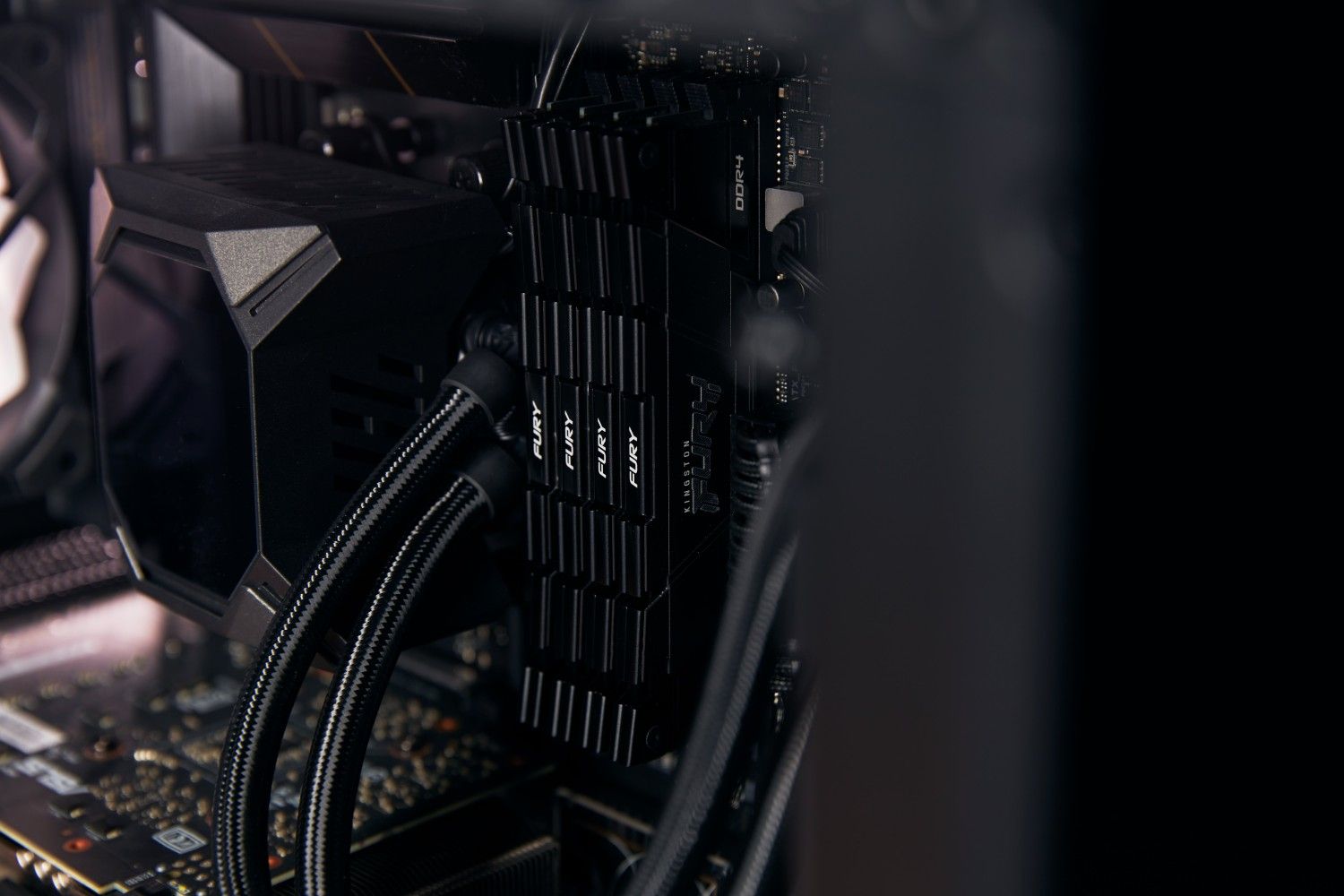 Pamięć Kingston Fury Renegade, DDR4, 16 GB, 4266MHz, CL19 (KF442C19RB2K2/16)